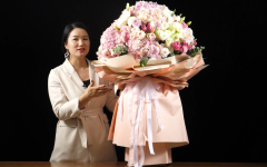 熊抱花