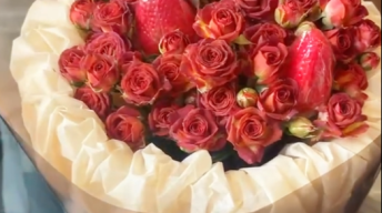 【小香风】复古草莓花束包扎教程