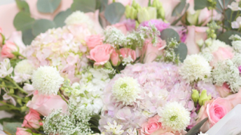 情人节必备的冰淇淋熊抱花束