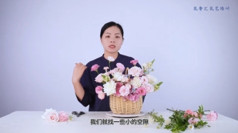 春日淡粉系花篮教学，柔和配色顾客一眼心动