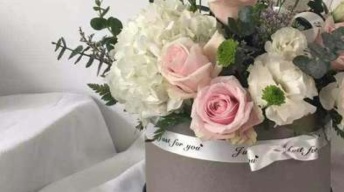 圆形抱抱桶插花流程