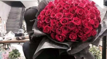 手打99枝红玫瑰大捧花束