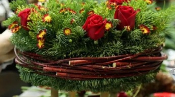 小小圣诞塔桌花