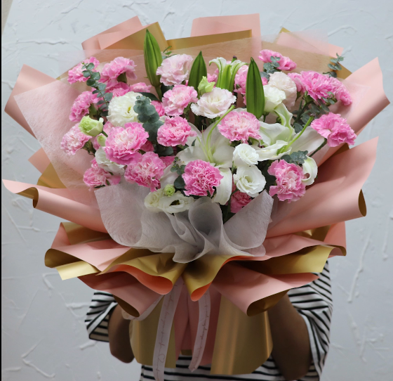 19朵粉色康乃馨·白百合·花泥花束